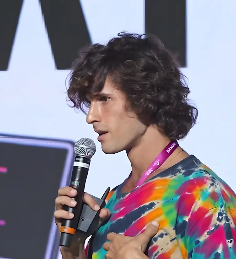 TechGuyver speaking on stage